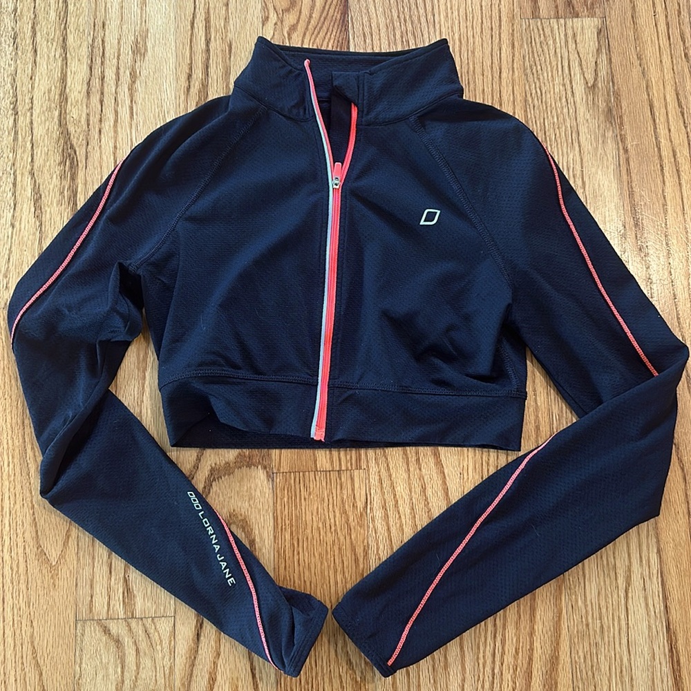 Lorna Jane small cropped mesh workout jacket Black( not blue like camera took)